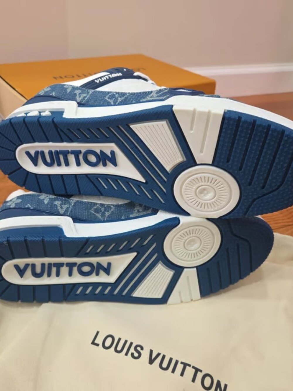 Louis Vuitton White and Blue Monogram Denim Low-Top Sneakers - Picture 6 of 6